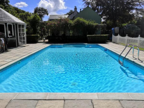Captivating Isolde Cottage with pool near St Ives, Camborne